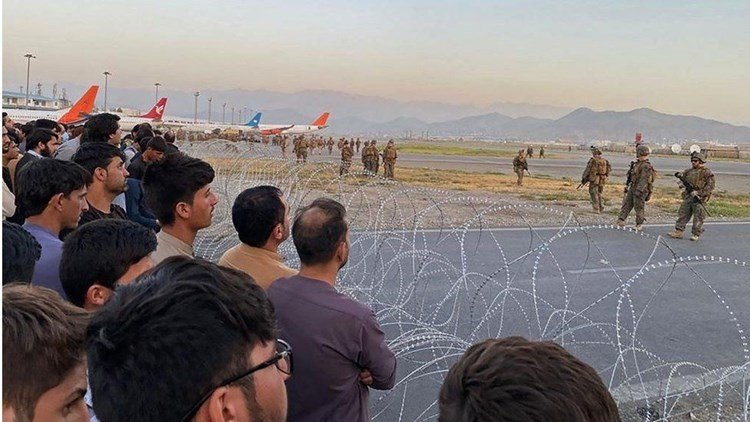 نيران أميركية في مطار كابول افغانستان و"طالبان" تنزع سلاح المدنيين