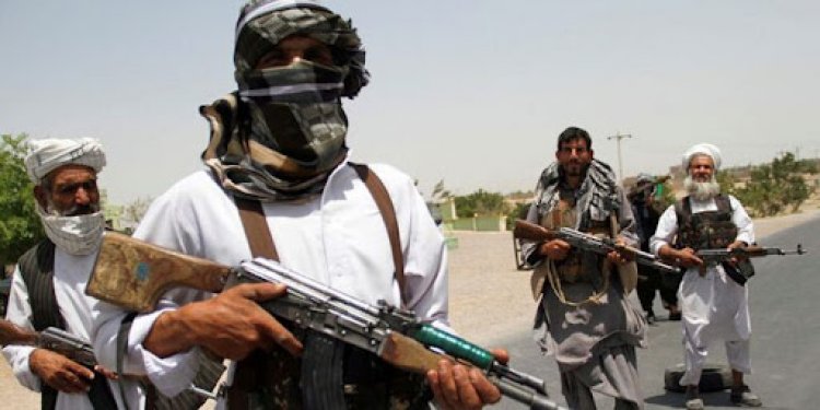 أفغانستان: الآلاف يائسون إلى المغادرة حيث أقامت حركة طالبان حواجز على الطرق