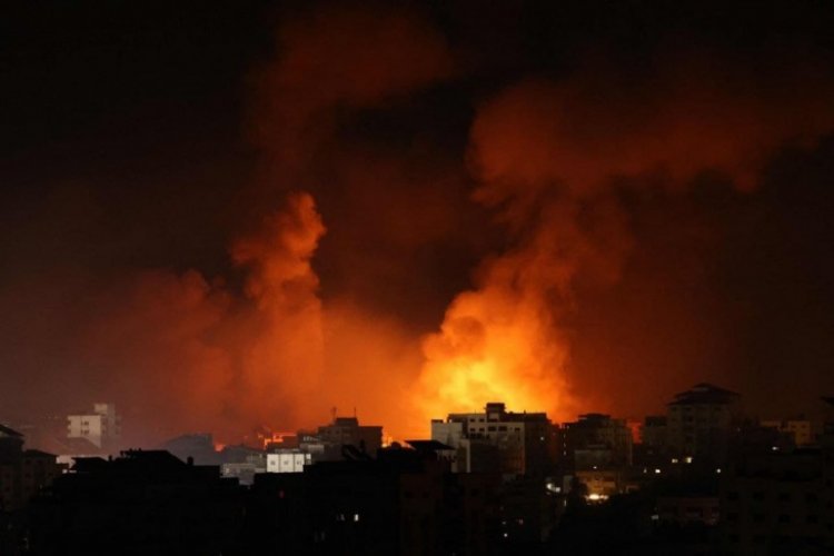 الاحتلال يقصف عدة مواقع للمقاومة في غزة